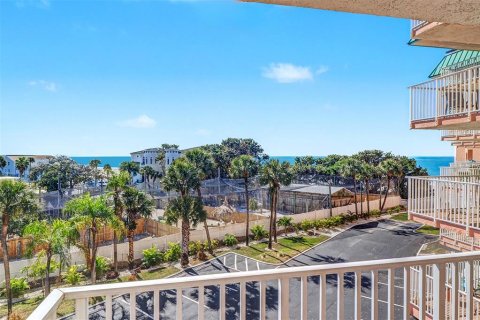Condo in Indian Shores, Florida, 2 bedrooms  № 2108518 - photo 25