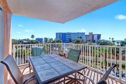 Condo in Indian Shores, Florida, 2 bedrooms  № 2108518 - photo 11