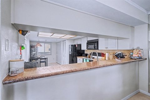 Condo in Indian Shores, Florida, 2 bedrooms  № 2108518 - photo 15