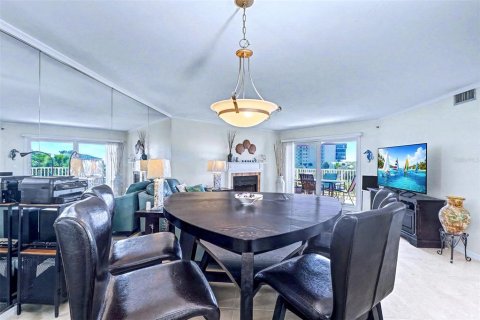 Condo in Indian Shores, Florida, 2 bedrooms  № 2108518 - photo 10