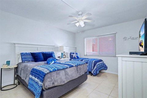 Condo in Indian Shores, Florida, 2 bedrooms  № 2108518 - photo 29