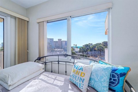 Condo in Indian Shores, Florida, 2 bedrooms  № 2108518 - photo 24