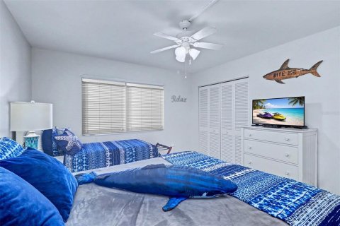 Condo in Indian Shores, Florida, 2 bedrooms  № 2108518 - photo 30