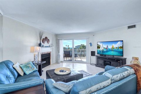 Condo in Indian Shores, Florida, 2 bedrooms  № 2108518 - photo 9