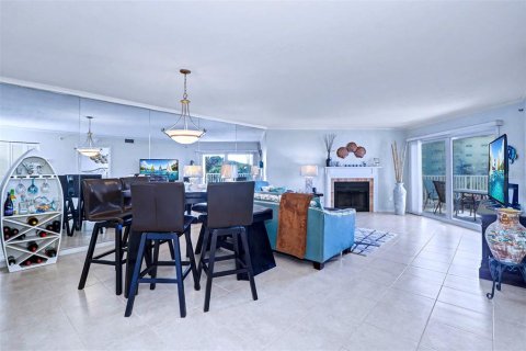 Condo in Indian Shores, Florida, 2 bedrooms  № 2108518 - photo 7