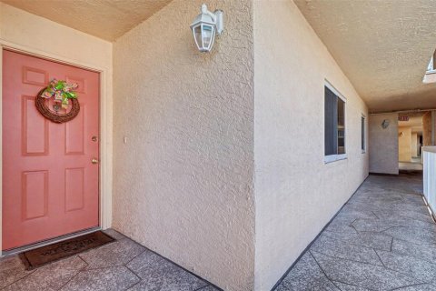 Condo in Indian Shores, Florida, 2 bedrooms  № 2108518 - photo 5