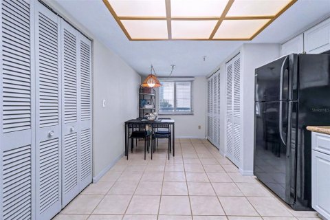Condo in Indian Shores, Florida, 2 bedrooms  № 2108518 - photo 17