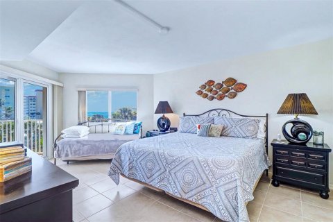Condo in Indian Shores, Florida, 2 bedrooms  № 2108518 - photo 22