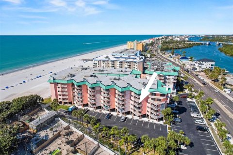 Condominio en Indian Shores, Florida, 2 dormitorios № 2108518