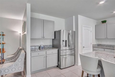 House in Ormond Beach, Florida 4 bedrooms, 216.83 sq.m. № 1883116 - photo 11