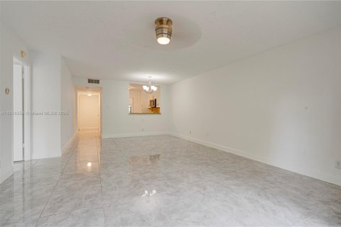 Condo in Pompano Beach, Florida, 2 bedrooms  № 1770827 - photo 6