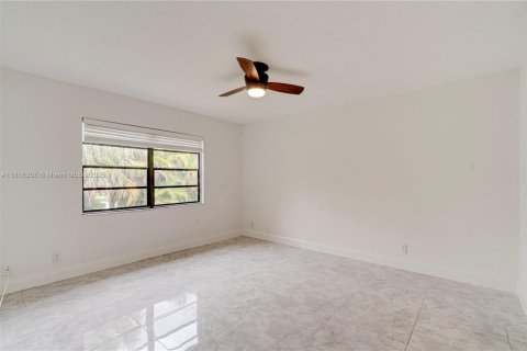 Condo in Pompano Beach, Florida, 2 bedrooms  № 1770827 - photo 4