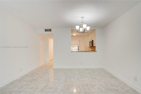 Condo in Pompano Beach, Florida, 2 bedrooms  № 1770827 - photo 3