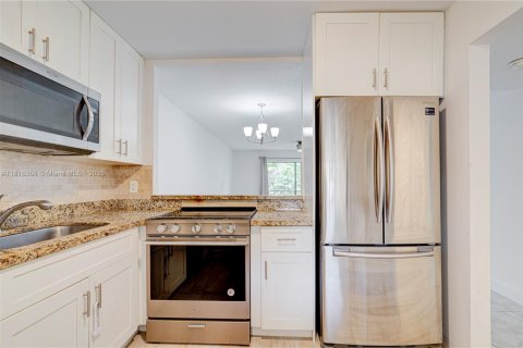 Condo in Pompano Beach, Florida, 2 bedrooms  № 1770827 - photo 10