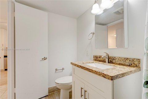 Condo in Pompano Beach, Florida, 2 bedrooms  № 1770827 - photo 20