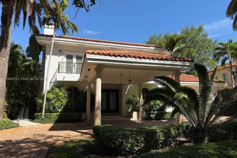 House in Coral Gables, Florida 4 bedrooms, 344.57 sq.m. № 1585396 - photo 1