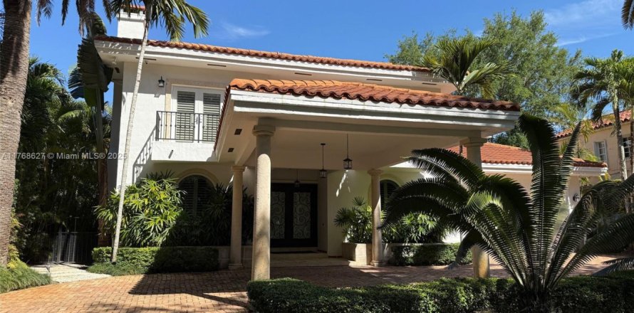 House in Coral Gables, Florida 4 bedrooms, 344.57 sq.m. № 1585396