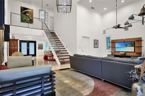 House in Coral Gables, Florida 4 bedrooms, 344.57 sq.m. № 1585396 - photo 6