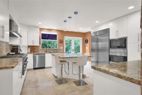 House in Coral Gables, Florida 4 bedrooms, 344.57 sq.m. № 1585396 - photo 15