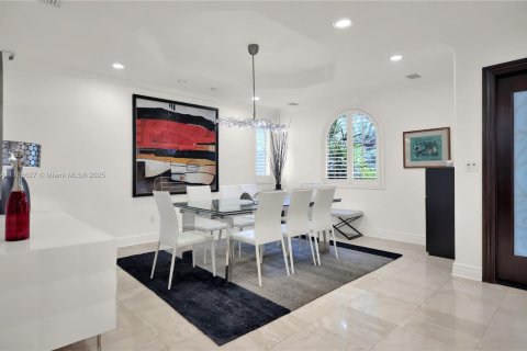 House in Coral Gables, Florida 4 bedrooms, 344.57 sq.m. № 1585396 - photo 18