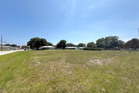 Commercial property in St. Lucie, Florida № 2245693