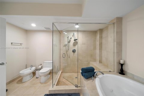 Copropriété à louer à Hallandale Beach, Floride: 3 chambres, 191.84 m2 № 330515 - photo 16
