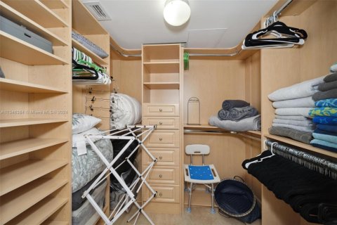 Copropriété à louer à Hallandale Beach, Floride: 3 chambres, 191.84 m2 № 330515 - photo 14