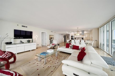 Copropriété à louer à Hallandale Beach, Floride: 3 chambres, 191.84 m2 № 330515 - photo 2