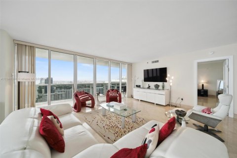 Copropriété à louer à Hallandale Beach, Floride: 3 chambres, 191.84 m2 № 330515 - photo 4