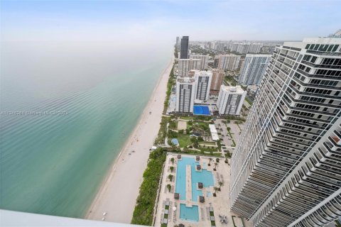 Copropriété à louer à Hallandale Beach, Floride: 3 chambres, 191.84 m2 № 330515 - photo 29