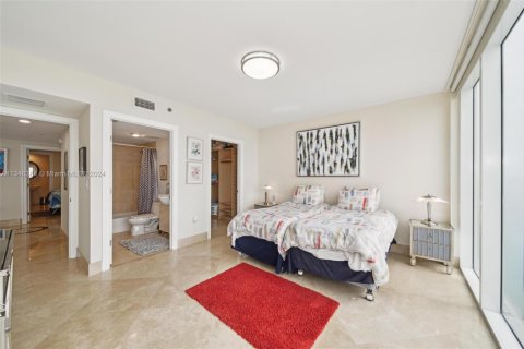 Copropriété à louer à Hallandale Beach, Floride: 3 chambres, 191.84 m2 № 330515 - photo 17