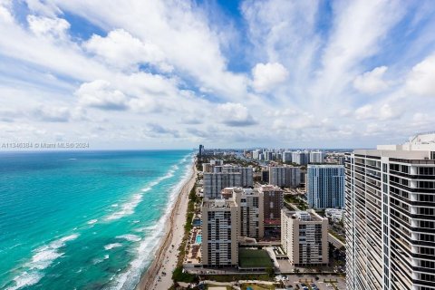 Copropriété à louer à Hallandale Beach, Floride: 3 chambres, 191.84 m2 № 330515 - photo 25