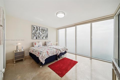 Copropriété à louer à Hallandale Beach, Floride: 3 chambres, 191.84 m2 № 330515 - photo 18