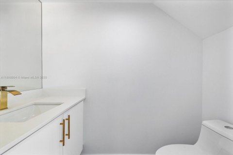 Townhouse in North Miami Beach, Florida 3 bedrooms, 147.71 sq.m. № 1746134 - photo 22