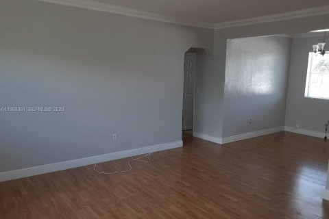 Appartement à louer à Miami Beach, Floride: 2 chambres, 90.58 m2 № 2057176 - photo 16