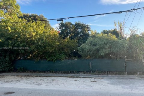 Casa en venta en Miami, Florida, 2 dormitorios, 69.49 m2 № 1972091 - foto 2