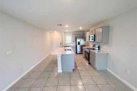 House in Kissimmee, Florida 3 bedrooms, 117.06 sq.m. № 2120083 - photo 2