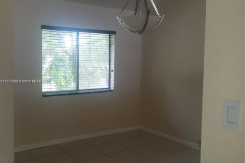 Снять в аренду кондоминиум в Майами, Флорида 2 спальни, 121.89м2, № 1947133 - фото 4