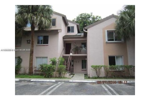 Снять в аренду кондоминиум в Майами, Флорида 2 спальни, 121.89м2, № 1947133 - фото 1