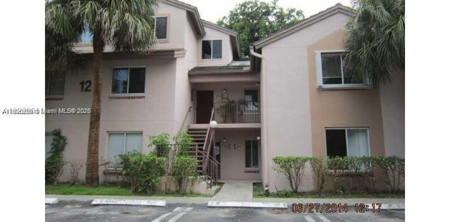 Кондоминиум с 2 спальнями в Майами, Флорида № 1947133