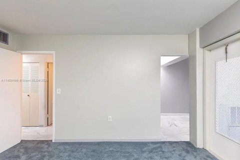 Снять в аренду кондоминиум в Майами-Бич, Флорида 1 спальня, 64.47м2, № 1956368 - фото 21