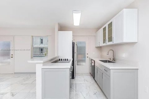 Снять в аренду кондоминиум в Майами-Бич, Флорида 1 спальня, 64.47м2, № 1956368 - фото 7