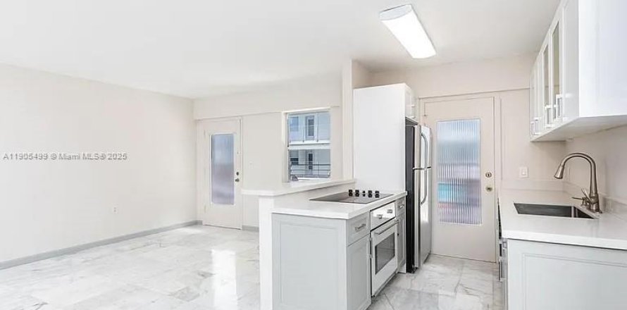 Кондоминиум с 1 спальней в Майами-Бич, Флорида № 1956368