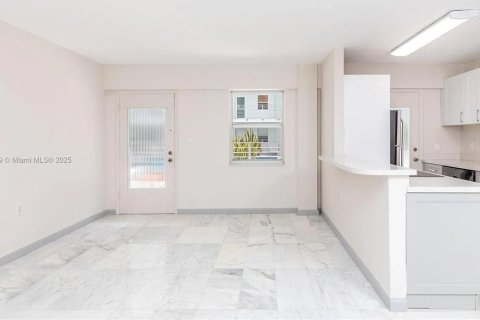 Снять в аренду кондоминиум в Майами-Бич, Флорида 1 спальня, 64.47м2, № 1956368 - фото 18