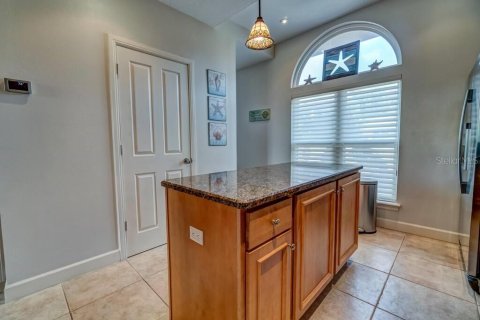 Touwnhouse à vendre à Bradenton Beach, Floride: 3 chambres, 156.82 m2 № 2103532 - photo 4