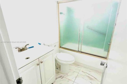 Снять в аренду квартиру в Пемброк-Пайнс, Флорида 1 спальня, 52.95м2, № 1949813 - фото 3