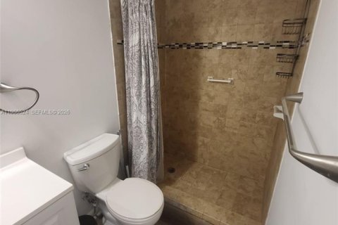 Condominio en venta en Hallandale Beach, Florida, 1 dormitorio, 45.89 m2 № 2010263 - foto 20