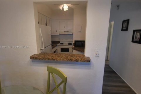 Condominio en venta en Hallandale Beach, Florida, 1 dormitorio, 45.89 m2 № 2010263 - foto 15