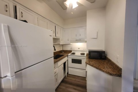 Condominio en venta en Hallandale Beach, Florida, 1 dormitorio, 45.89 m2 № 2010263 - foto 9