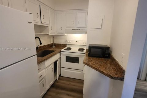 Condominio en venta en Hallandale Beach, Florida, 1 dormitorio, 45.89 m2 № 2010263 - foto 6